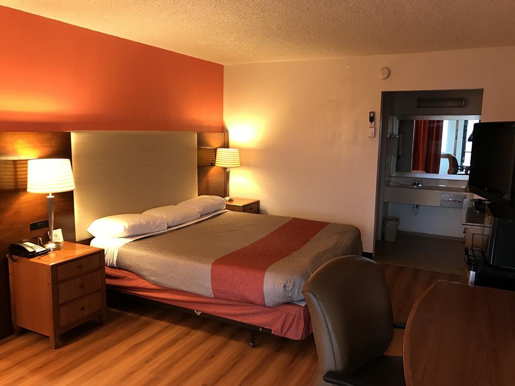 Regency Inn And Conference Center Clinton Экстерьер фото