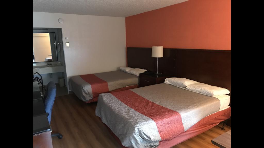 Regency Inn And Conference Center Clinton Экстерьер фото