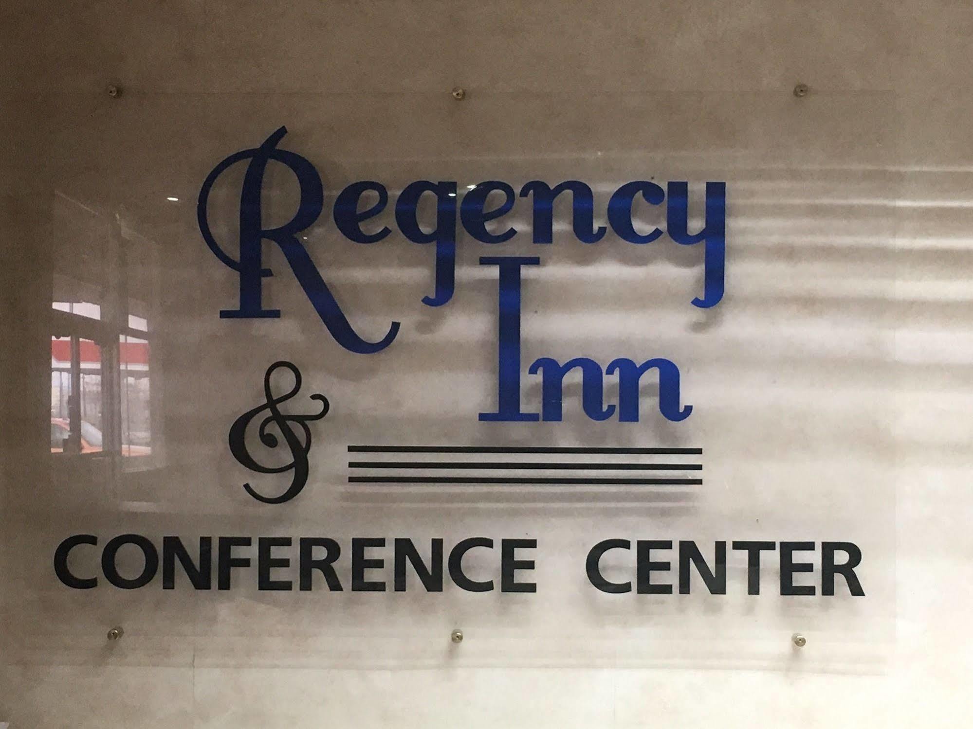Regency Inn And Conference Center Clinton Экстерьер фото