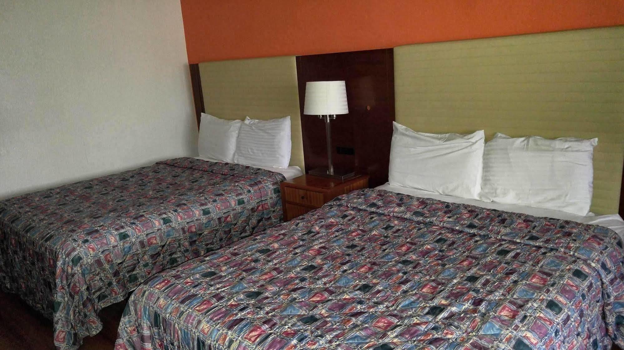 Regency Inn And Conference Center Clinton Экстерьер фото